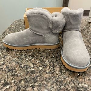 UGG women’s classic bling mini